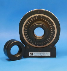 THz achromatic polarization converter